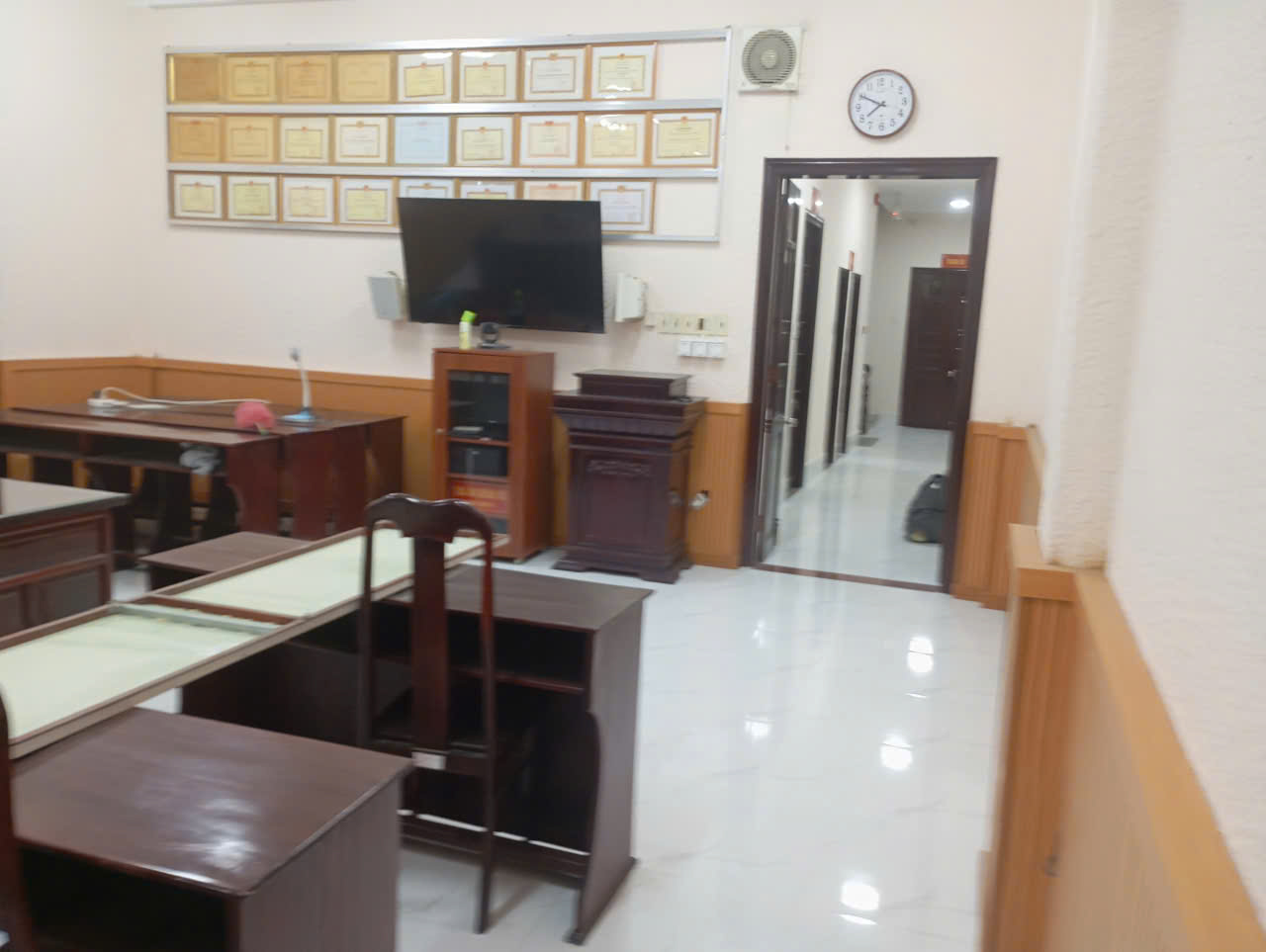 Xây Dựng Trọn Gói Cần Thơ: Hoàn Thiện Nội Thất Công Trình Tòa Án Uy Nghiêm Và Trang Trọng 33 Hoàn thiện nội thất văn phòng tòa án