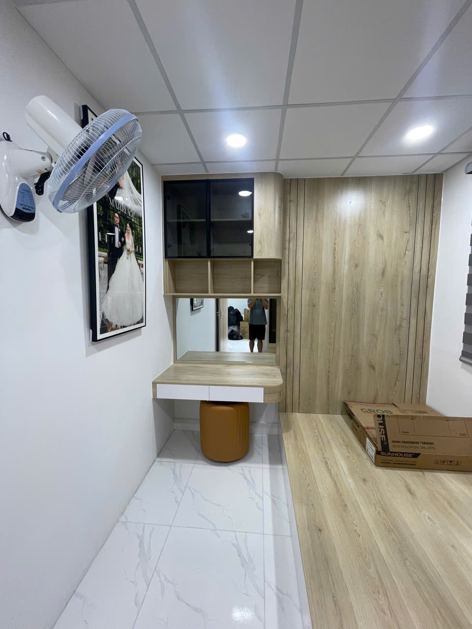 Thiết Kế Thi Công Nội Thất Cần Thơ Trọn Gói: Giải Pháp Tối Ưu Diện Tích Cho Căn Hộ Hiện Đại 17 Bàn trang điểm gương tròn treo tường