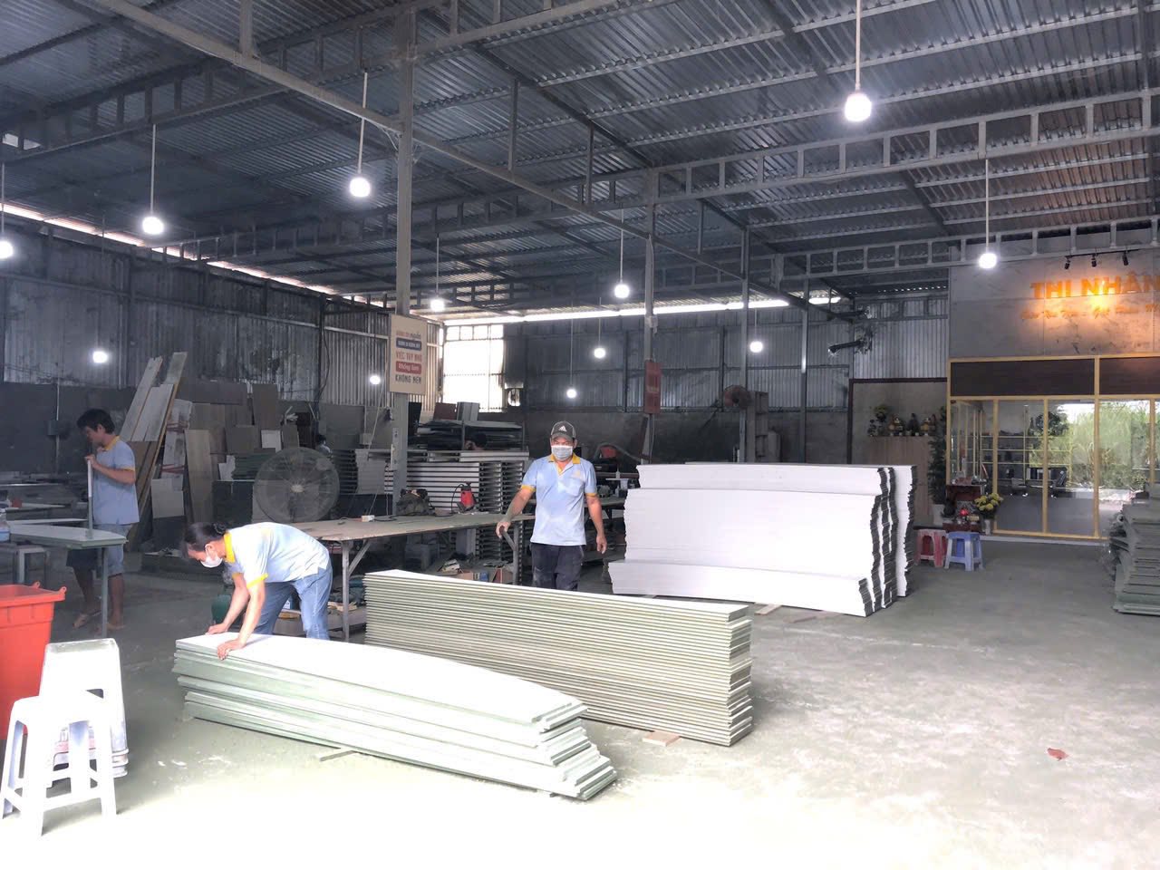 Đặt Đóng Nội Thất Tại Xưởng: Giải Pháp Tối Ưu Chi Phí Cho Gia Chủ 1 Xưởng sản xuất trực tiếp Nội Thất Thi Nhân
