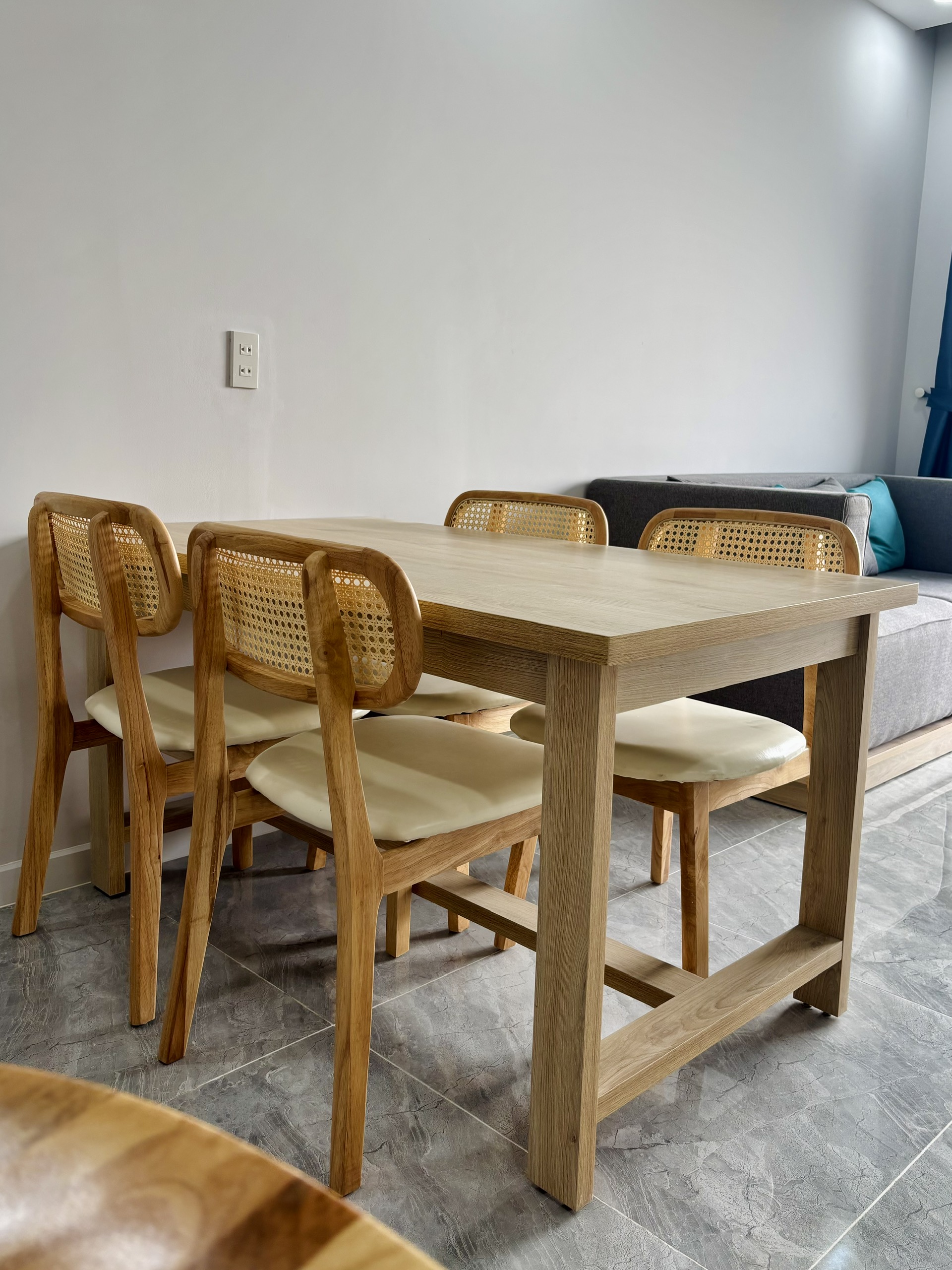 Thi Công Nội Thất Cần Thơ Trọn Gói: Tối Ưu Không Gian Căn Hộ Thực Tế Tại Chung Cư Cara 74 Góc bàn ăn gia đình