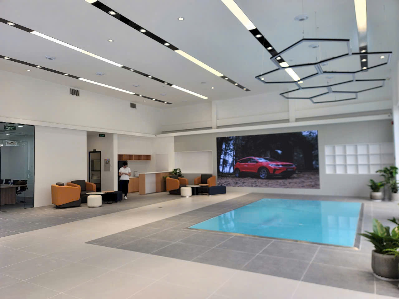 Thi Công Nội Thất Cần Thơ Trọn Gói: Dự Án Showroom Ô Tô Geely Từ Bản Vẽ 3D Đến Thực Tế 94 Thực tế thi công Showroom Geely Cần Thơ