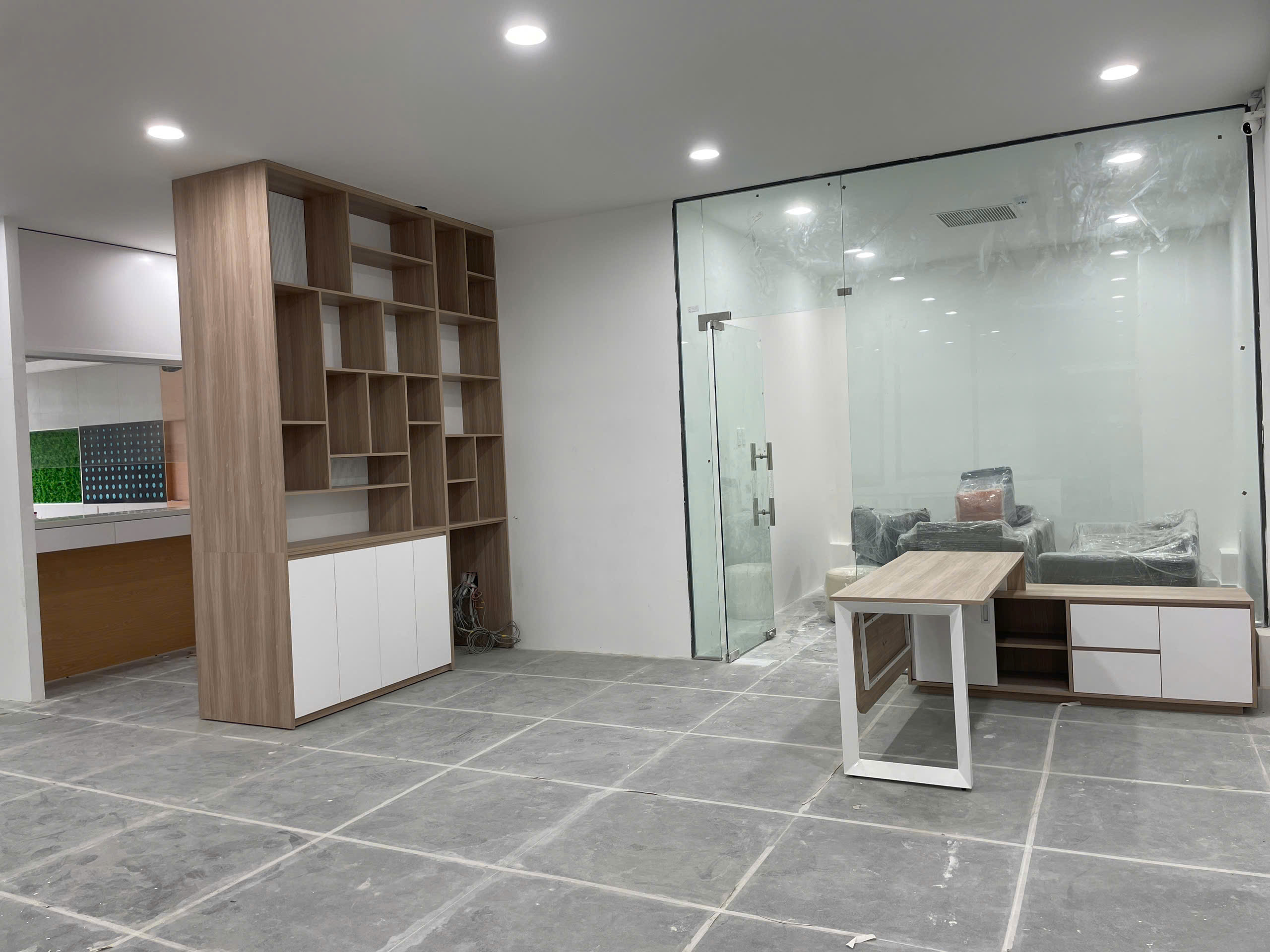 Thi Công Nội Thất Cần Thơ Trọn Gói: Dự Án Showroom Ô Tô Geely Từ Bản Vẽ 3D Đến Thực Tế 104 Thi công Showroom Geely thực tế 11