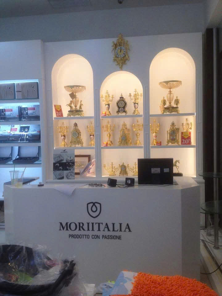 Dự Án Thi Công Nội Thất Cửa Hàng Vật Dụng Gia Đình Moriitalia 9 Khu vực quầy thu ngân và hệ kệ vòm trưng bày tại cửa hàng Moriitalia