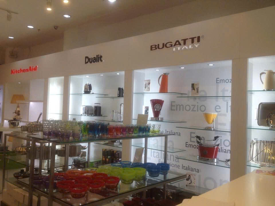 Dự Án Thi Công Nội Thất Cửa Hàng Vật Dụng Gia Đình Moriitalia 12 Khu vực kệ trưng bày được phân chia rõ ràng theo từng thương hiệu riêng biệt