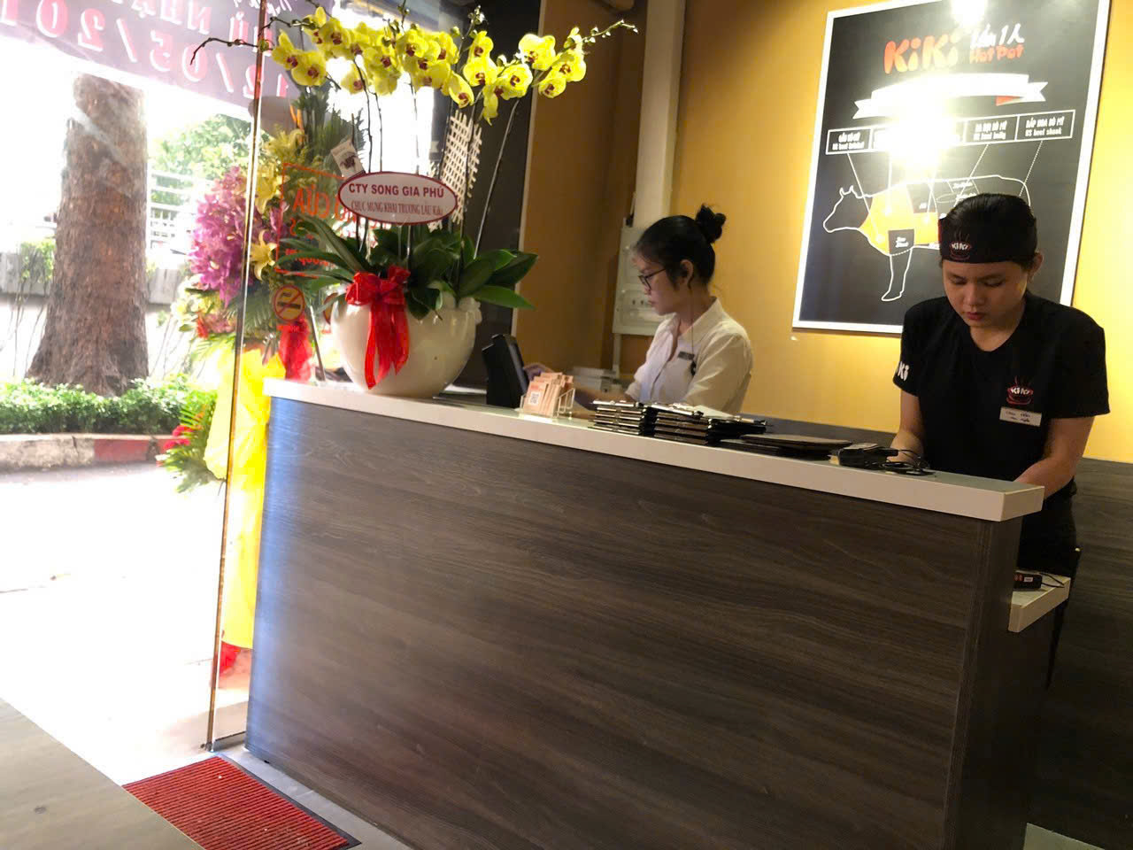 Thi Công Nội Thất Cần Thơ Trọn Gói – Không Gian Chỉn Chu Qua Dự Án Nhà Hàng Lẩu Ki Ki 23 Bố trí bàn ghế nhà hàng lẩu
