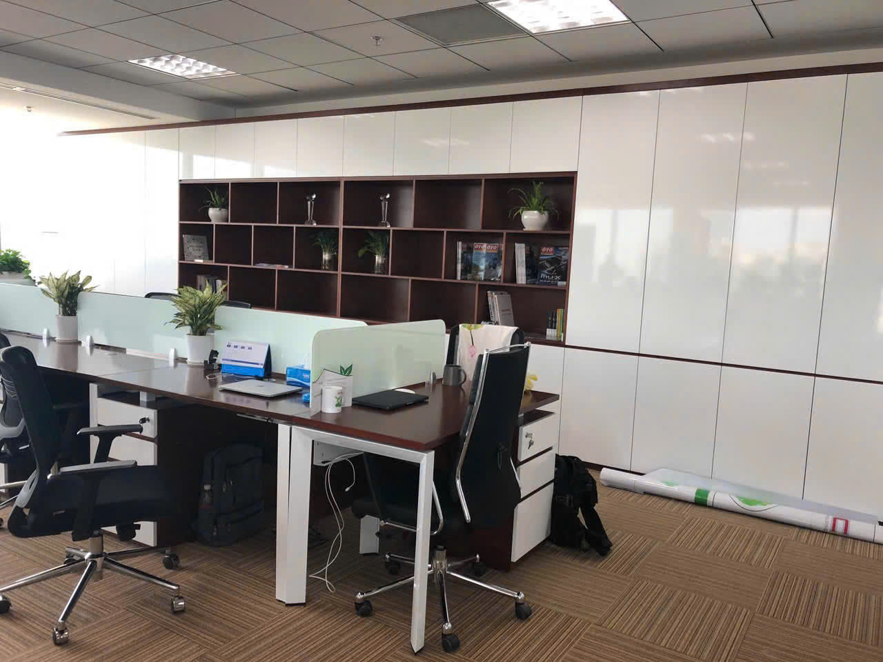 Dự Án Thiết Kế & Thi Công Nội Thất Văn Phòng Phát Tiến – Kiến Tạo Không Gian Làm Việc Hiện Đại 19 Không gian văn phòng Phát Tiến hoàn thiện với sự kết hợp hài hoà giữa gỗ và sắc trắng